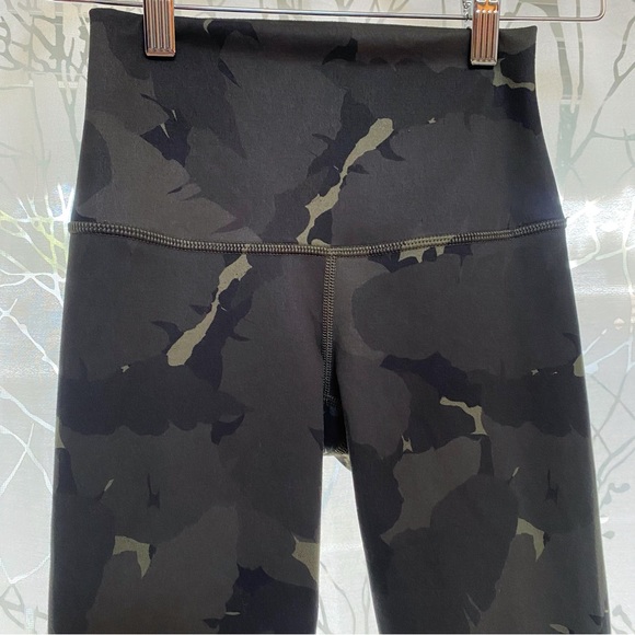 Lululemon green camo palm party high low roll waist wunder under crop leggings - Picture 2 of 12